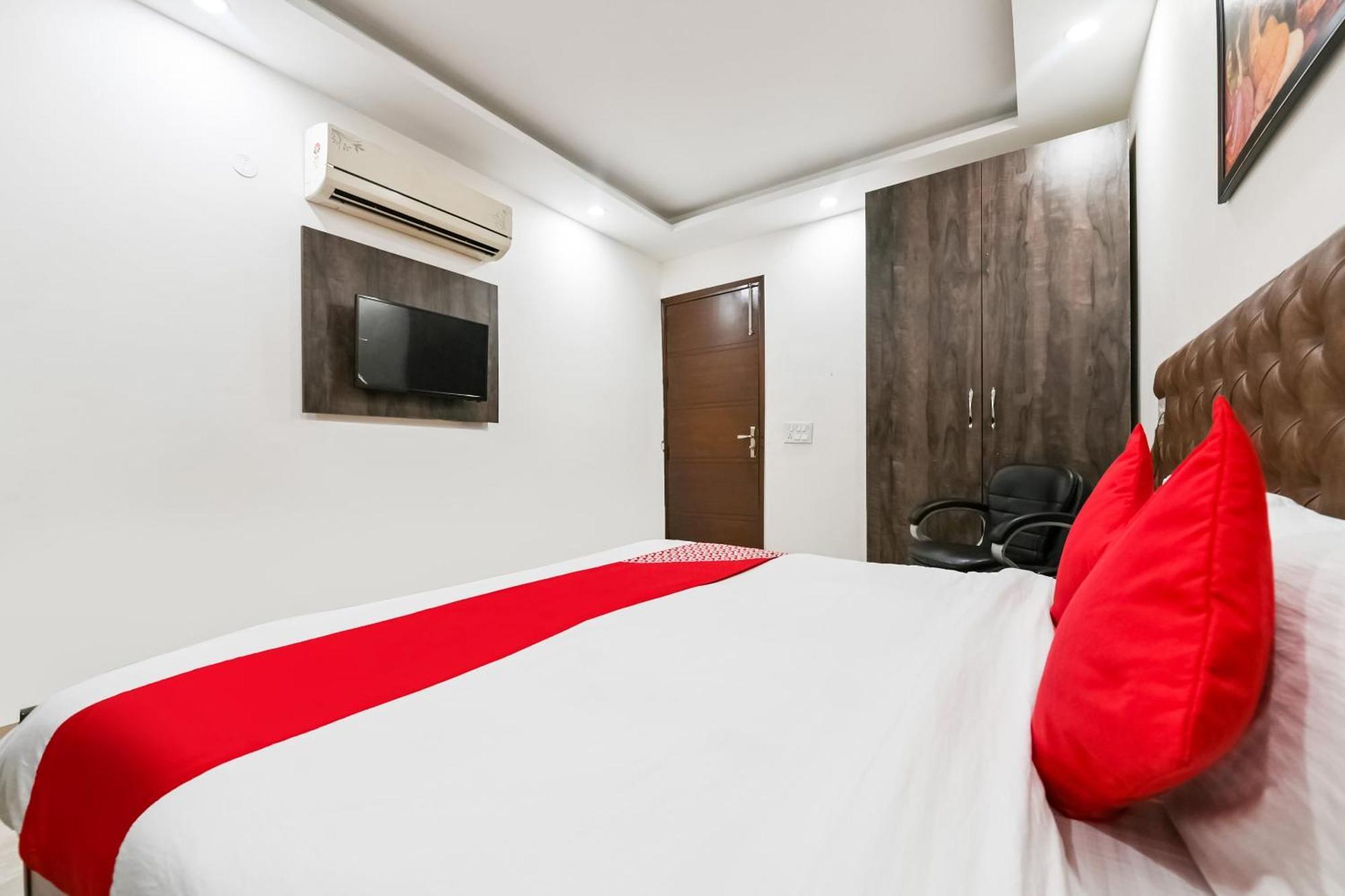 Hotel O Premium Rooms Chhatarpur New Delhi Exterior photo