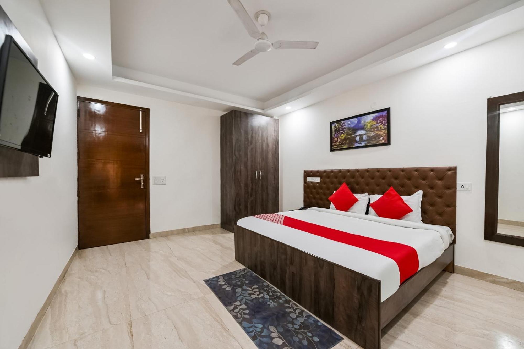 Hotel O Premium Rooms Chhatarpur New Delhi Exterior photo